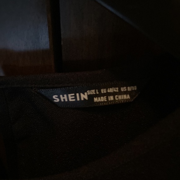 Light Summer dress with flower detailing on the sleeves/bottom. New, never worn - Picture 2 of 5